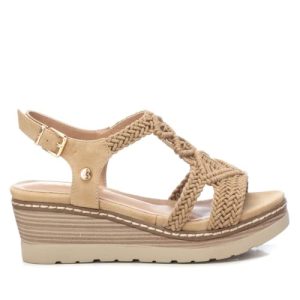 XTI – Sandalia Mujer Beige – Calzado Cómodo y Versátil – Moda casual – Modelo 14283804 (Talla 40)